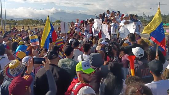 Venezolanos se reúnen en el Bicentenario de Quito para protestar contra los resultados electoraes, el 3 de agosto de 2024.