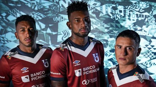 Universidad Católica presenta su nueva camiseta alterna para el segundo semestre de 2024.