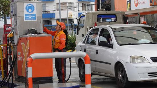 Imagen referencial de una gasolinera en Cuenca, el 4 de junio de 2024.