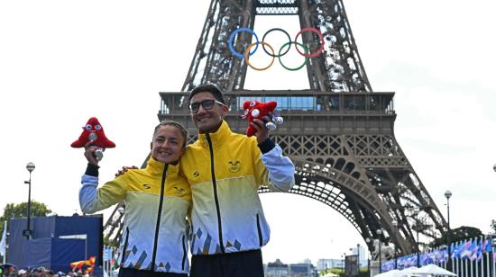 Glenda Morejón y Daniel Pintado después de la prueba de marcha por revelos mixtos en los Juegos Olímpicos de París, 7 de agosto de 2024.