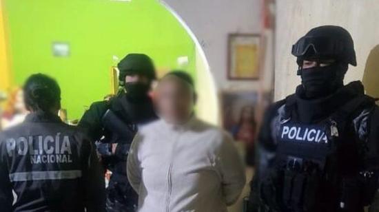 La Policía detiene a una persona por el presunto delito de tráfico de migrantes en Ecuador, el 7 de agosto de 2024.