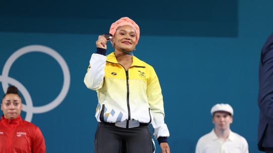 Neisi Dajomes, con su medalla de bronce en los Juegos Olímpicos de París, el 10 de agosto de 2024.