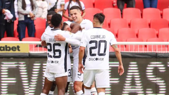 Jugadores de Liga de Quito celebrando su gol ante Cumbayá, 10 de agosto de 2024.