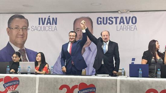 Iván Saquicela junto a Gustavo Larrea, en la asamblea de Democracia Sí. Quito, 13 de agosto de 2024