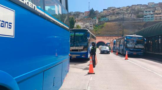 Empezaron operativos de velocidad a buses, camiones y volquetas en Quito