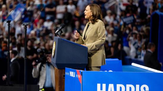 La candidata demócrata a la presidencia de Estados Unidos, Kamala Harris, durante un acto de campaña en Phoenix, Arizona, el viernes 9 de agosto de 2024.