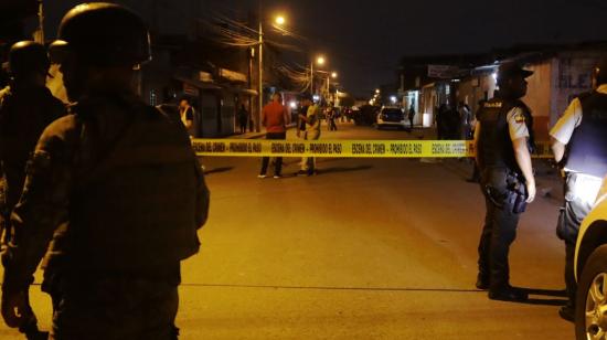 Imagen referencial. Policías en una muerte violenta en Guayaquil.