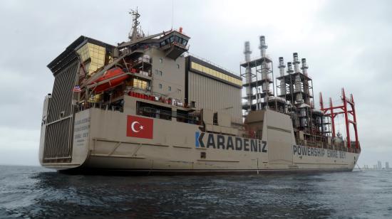 La barcaza turca Emre Bey perteneciente a la empresa Karpowership se hallaba anclada en Santa Elena el 8 de agosto de 2024. Su destino final es el sector de Las Esclusas, en sur de Guayaquil.