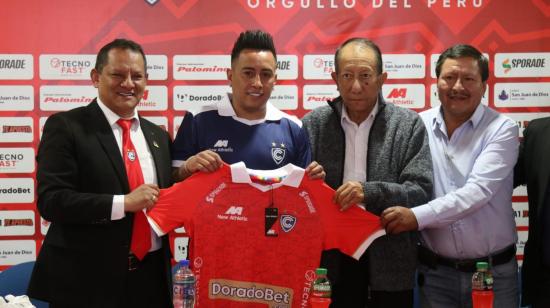 Christian Cueva cuando fue presentado en Cienciano, el pasado lunes 19 de agosto,