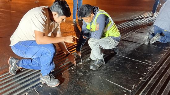 Trabajos ejecutados este 22 de agosto en el puente de la Unidad Nacional, por parte del Ministerio de Transporte y Obras Públicas.