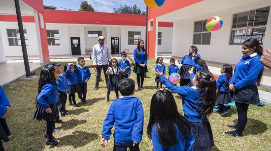 Estudiantes de la Unidad Educativo Isabel Robalino, de Quito, el 20 de marzo de 2024.