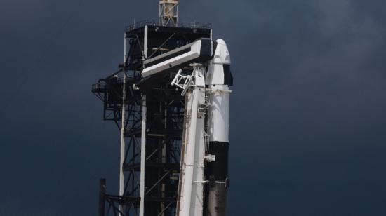 El cohete Polaris Dawn Falcon 9 de SpaceX se encuentra en el Complejo de Lanzamiento 39A del Centro Espacial Kennedy, 26 de agosto de 2024.