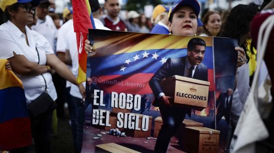 Ciudadanos venezolanos en Costa Rica protestan el 17 de agosto de 2024 en rechazo a los resultados proclamados por el CNE sobre las elecciones del 28 de julio.