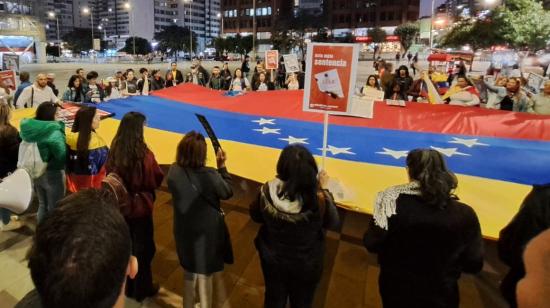 Venezolanos residentes en Quito durante el plantón en contra de Nicolás Maduro, el 28 de agosto de 2024.