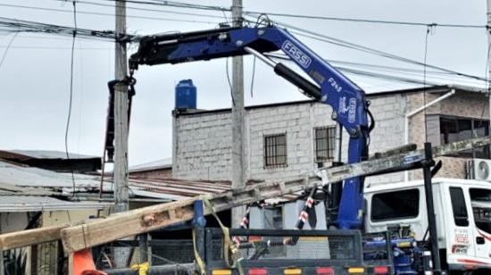 Trabajos ejecutados por técnicos de CNEL en la provincia de El Oro.