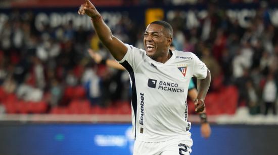 Madison Julio festeja su gol en el partido de Liga de Quito ante Deportivo Cuenca, el 28 de agosto de 2024.