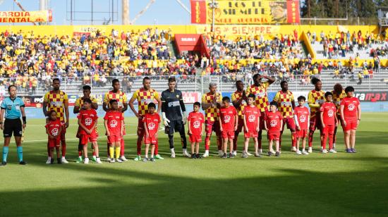 Jugadores de Aucas en el partido ante Liga de Quito, 17 de agosto de 2024.