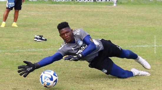 Gilmar Napa, arquero de Emelec, durante un entrenamiento con el club 'millonario'.