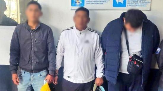 Tres extorsionadores detenidos por la Policía en Ambato.