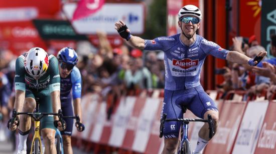 Kaden Groves festeja su victoria en la Etapa 14 de la Vuelta a España, el 31 de agosto de 2024.