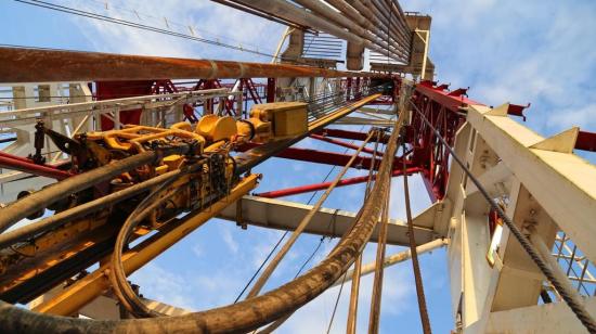 Una torre de petróleo en el campo Auca, de Petroecuador. Imagen referencial.