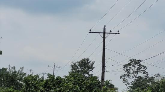 Postes de luz que requerían mantenimiento en Quevedo.