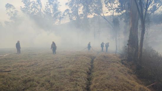 Incendios forestales: Focos de calor se multiplican en varias zonas de Pichincha y Loja