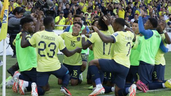 Jugadores ecuatorianos festejando su gol ante Uruguay por Eliminatorias, 12 de septiembre de 2023.