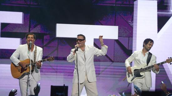 Reik durante su presentación en los Premios Juventud 2024.