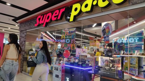 Un local de SuperPaco, en el Quicentro Shopping, en Quito, en agosto de 2024.