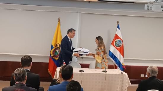 Intercambio de notas Ecuador Costa Rica Ministra de Comercio Sonsoles García Ministro Comercio Costa Rica  Manuel Tovar