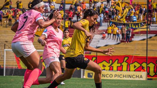 Barcelona SC y Club Ñañas disputaron la semifinal de la Superlifa Femenina en el estadio Banco Pichincha.