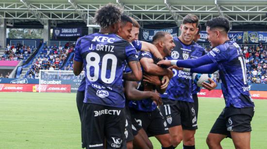 Los jugadores de Independiente del Valle festejan un gol ante Técnico Universitario, el 25 de agosto de 2024, por LigaPro.