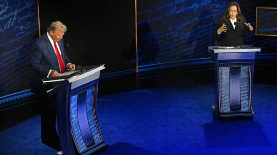 Donald Trump y Kamala Harris durante el debate presidencial, 10 de septiembre de 2024.