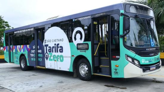 Fotografía referencial de un bus que funciona con la 'Tarifa Zero' en la ciudad de Sao Caetano do Sul, en Brasil.