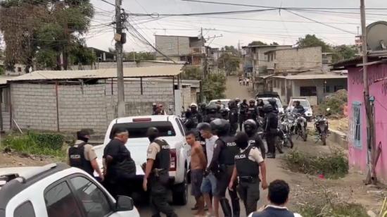 Guayaquil: En medio del operativo en Flor de Bastión, hallan el cuerpo maniatado de un hombre