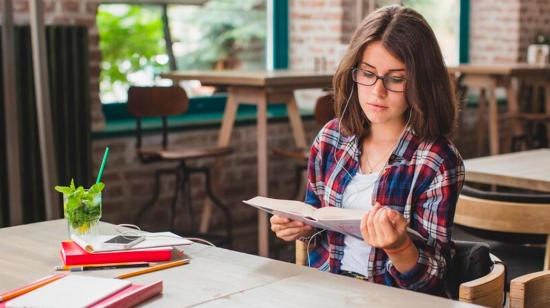 En 15 meses y de forma gratuita puede obtener el título de bachiller en Quito, estos son los requisitos