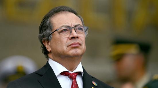 Presidente de Colombia se pelea con periodistas y llama a reporteras 'muñecas de la mafia'