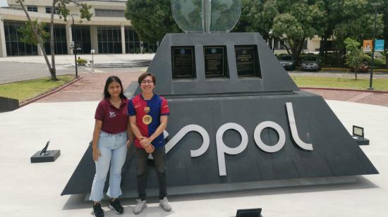 Angie Silva y Carlos Macías, estudiantes universitarios que superaron el cáncer, ahora son beneficiarios del programa de becas de manutención Dona Futuro en la Espol.