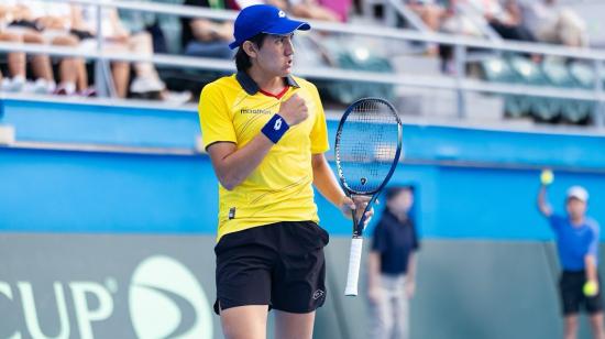 Marcos Chan, durante la serie de Ecuador ante Hong Kong por la Copa Davis, el 14 de septiembre de 2024.