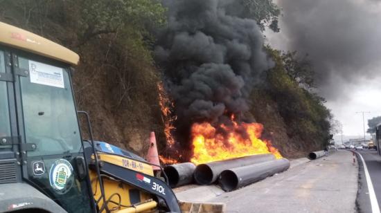 Bomberos sufren accidente de tránsito en Guayaquil cuando se dirigían a un incendio forestal