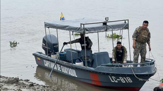 Imagen referencial de tareas de búsqueda en el río Babahoyo.