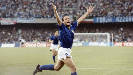 Salvatore Schillaci, delantero italiano fallecido a los 59 años, celebrando uno de los goles en el Mundial Italia 90.