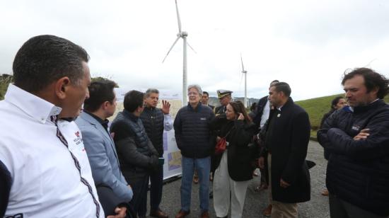 El expresidente Guillermo Lasso durante el evento de firma de contrato de inversión del proyecto eólico Villonaco III, abril de 2022.