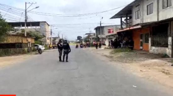 Policía tima procedimiento, tras un ataque armado contra dos estudiantes en el cantón Santa Rosa, provincia de El Oro, este 18 de septiembre de 2024.