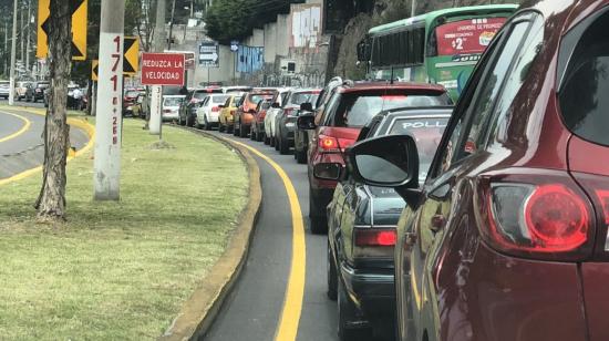 Imagen de la Autopista General Rumiñahui que muestra la congestión en la vía.