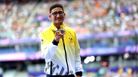 El cuencano Daniel Pintado, con su medalla de oro conseguida en los Juegos Olímpicos de París, el 2 de agosto de 2024.