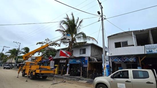 Trabajos de mantenimiento en isla Isabela, por parte de la Empresa Eléctrica Provincial Galápagos, en agosto de 2024.