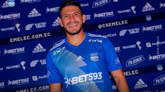 Christian Cruz, exmarcapunta de Emelec, con la camiseta del 'Bombillo' el 14 de diciembre de 2022.