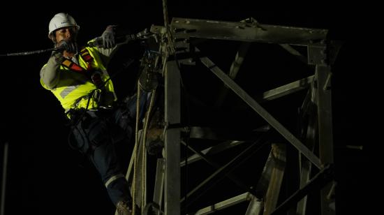 Vista referencial de trabajos de mantenimiento programado en la subestación Milagro, en Guayas, la noche del pasado miércoles 18 septiembre del 2024.